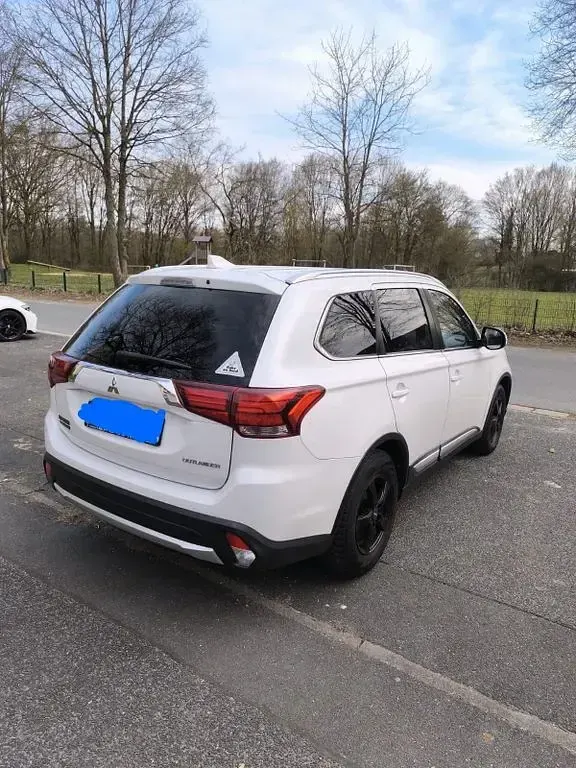 Begagnad Mitsubishi Outlander 150 HK (110 kW) 2017 Vit SUV