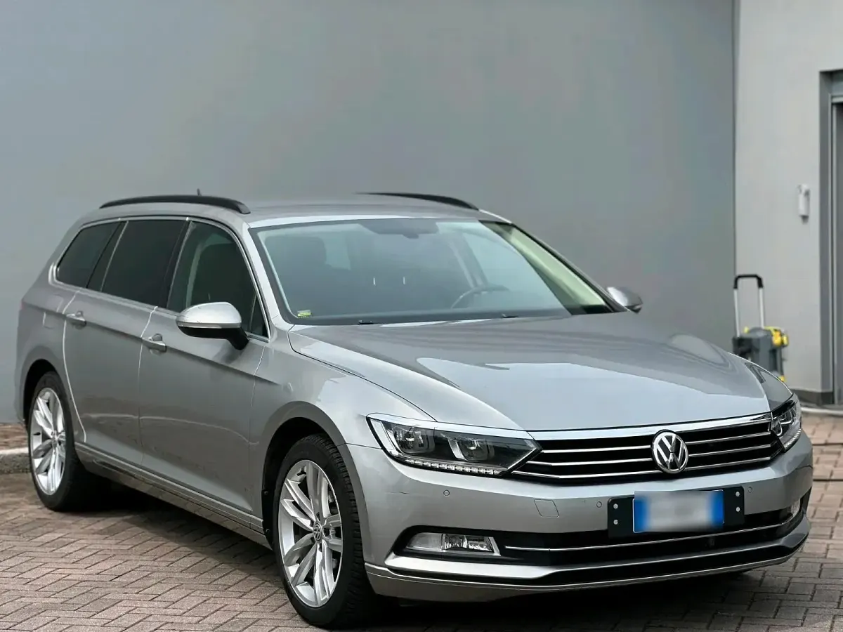 Gebraucht VW Passat 150 PS (110 kW) 2017 Silber Kombi