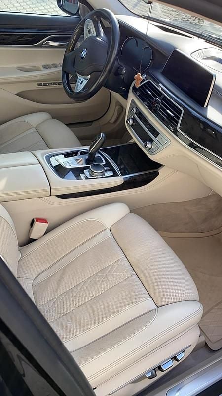 Gebraucht BMW 750L 449 PS (330 kW) 2015 Grau Limousine