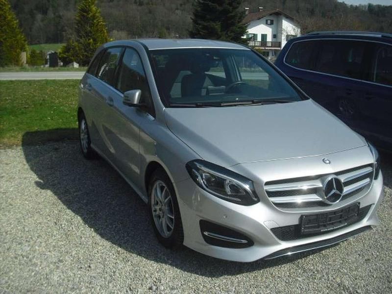 Gebraucht Mercedes B180 122 PS (89 kW) 2016 Polarsilber  metalliclack Van / Kleinbus