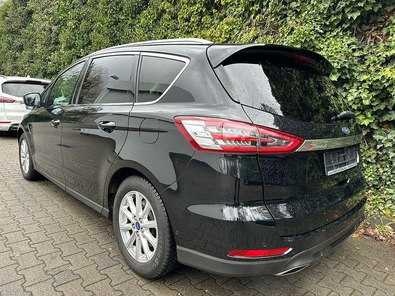 Gebraucht Ford S-MAX Titanium 179 PS (131 kW) 2016 Schwarz Van / Kleinbus
