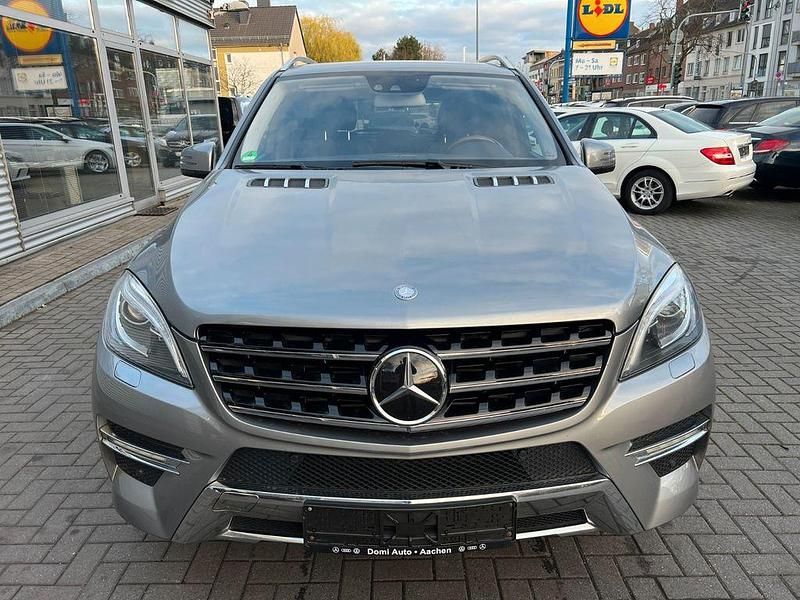 Gebraucht Mercedes ML350 258 PS (189 kW) 2013 Palladiumsilber SUV
