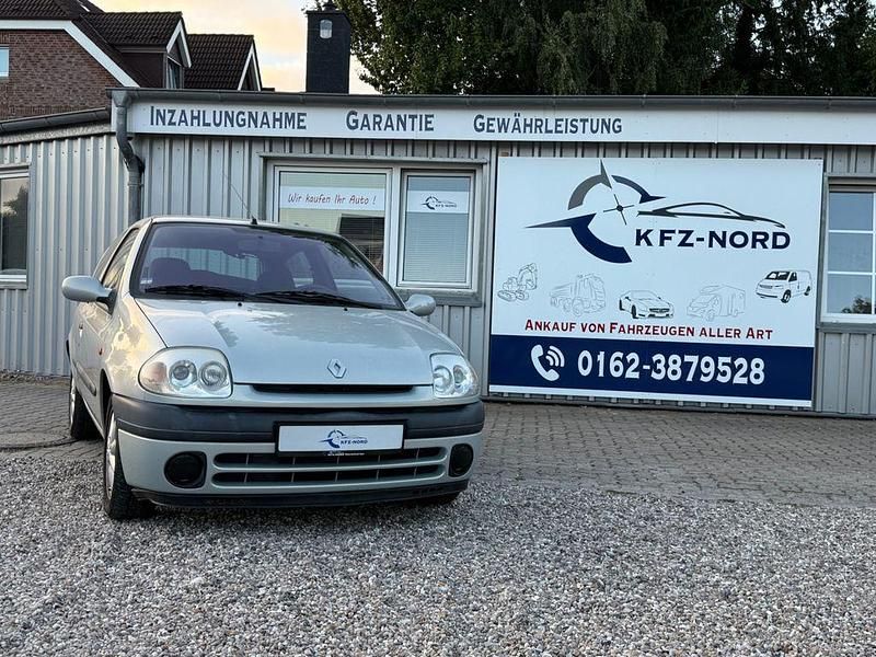 Silber Gebraucht 2000 Renault Clio II Limousine | 2.990 € (Fairer Preis) - Bild 1/4