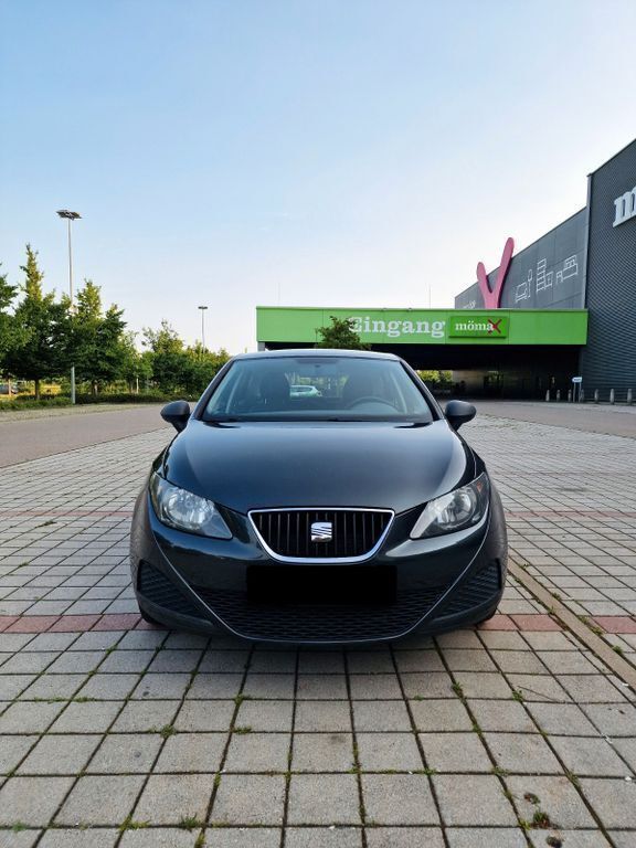 Grau Gebraucht 2011 Seat Ibiza Reference Limousine | 4.300 € (Fairer Preis) - Bild 1/4