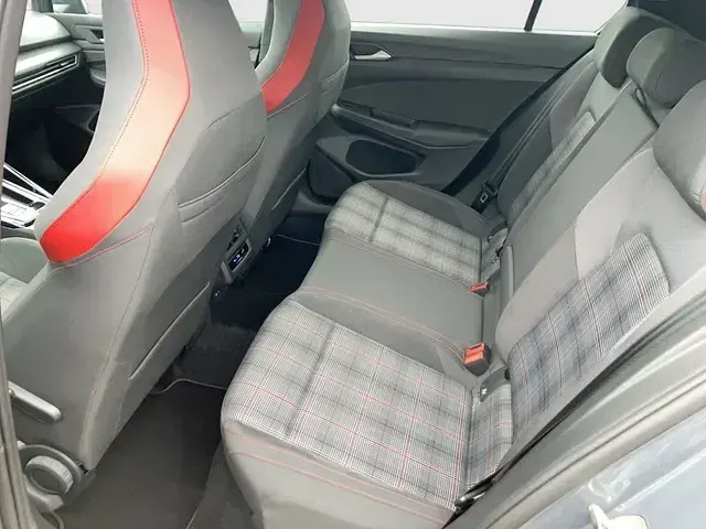 Gebraucht VW Golf VIII GTI 245 PS (180 kW) 2022 Grau Limousine