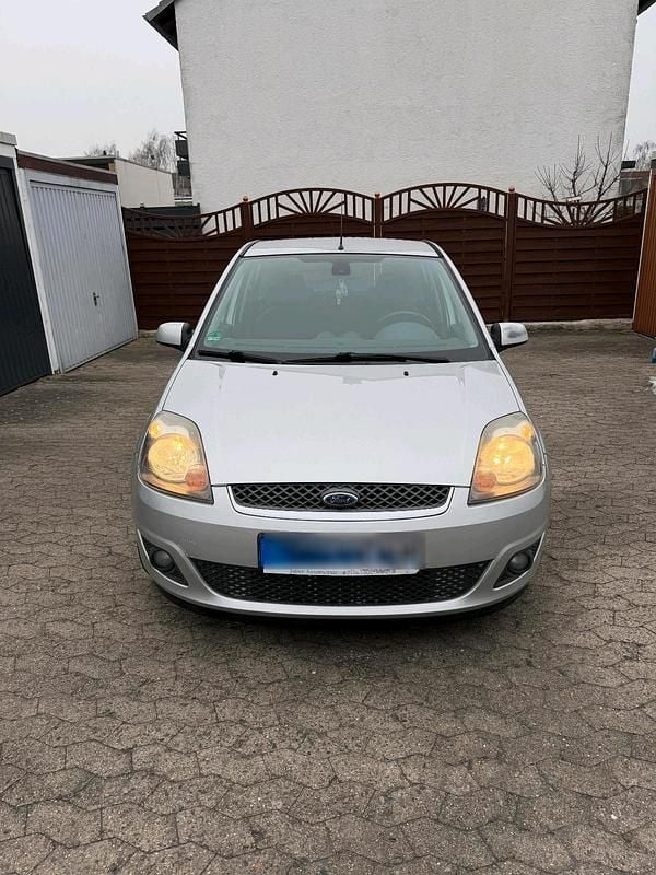 Gebraucht Ford Fiesta Ghia 77 PS (56 kW) 2007 Silber Kleinwagen
