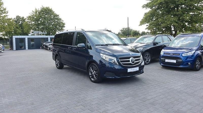 Cavansitblau metallic Gebraucht 2017 Mercedes V250 Edition Van / Kleinbus | 37.900 € (Fairer Preis) - Bild 1/4