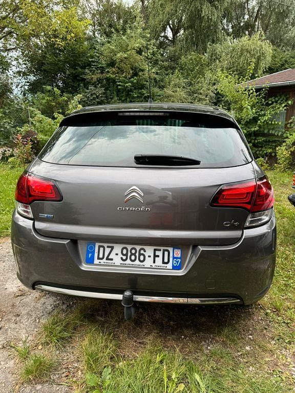 Grau Gebraucht 2016 Citroën C4 Shine Limousine | 5.990 € (Guter Preis) - Bild 1/4