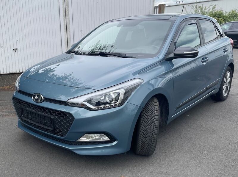 Blau Gebraucht 2018 Hyundai i20 Passion Limousine | 7.299 € (Fairer Preis) - Bild 1/4