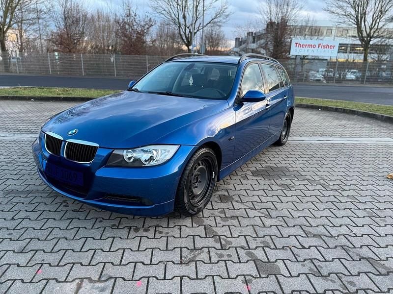 Gebraucht BMW 318 143 PS (105 kW) 2008 Blau Kombi