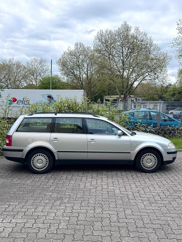 Usata VW Passat 131 CV (96 kW) 2003 Grigio Station wagon