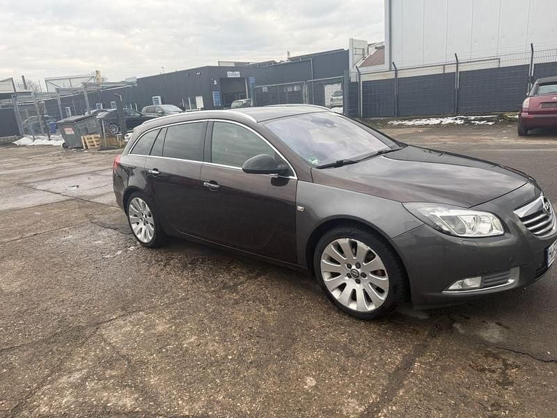 Gebraucht Opel Insignia 194 PS (142 kW) 2013 Braun Kombi