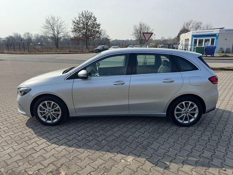 Gebraucht Mercedes E250 Progressive 160 PS (117 kW) 2022 Silber Limousine