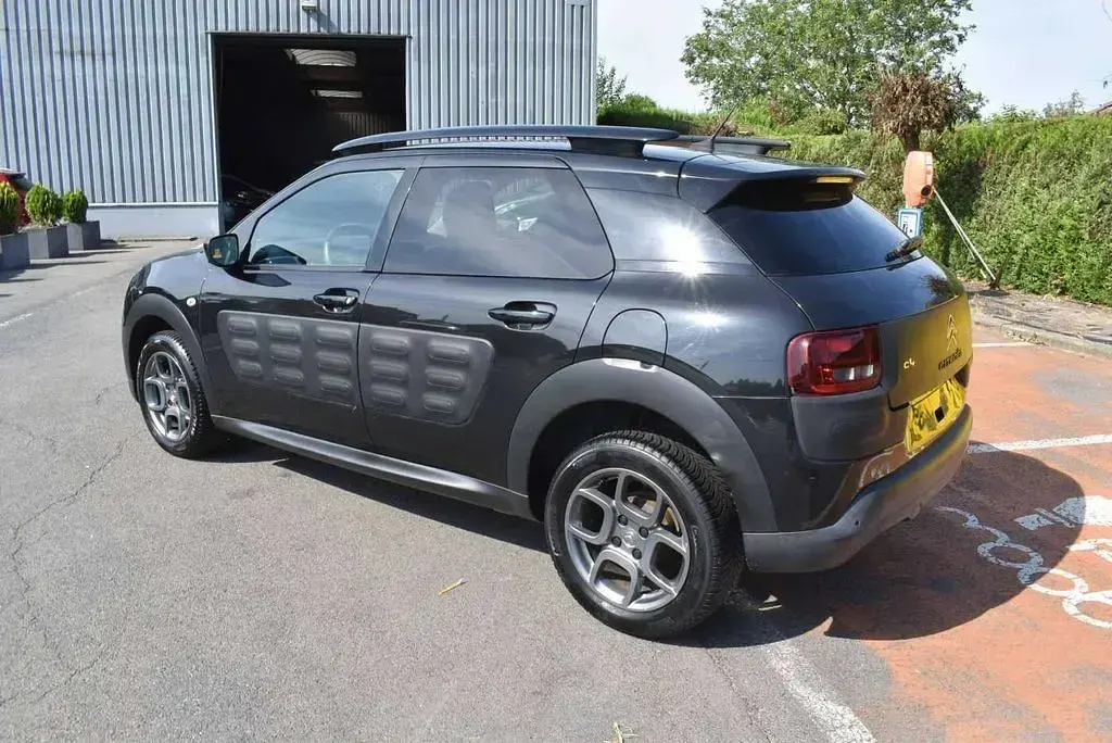 Gebraucht Citroën C4 Shine Edition 82 PS (60 kW) 2017 Schwarz SUV