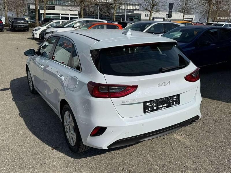 Gebraucht Kia Ceed Vision 159 PS (116 kW) 2022 (wd) casa white s Kleinwagen