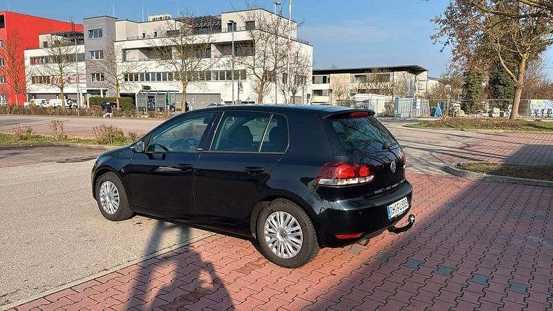 Gebraucht VW Golf VII 105 PS (77 kW) 2012 Schwarz Limousine