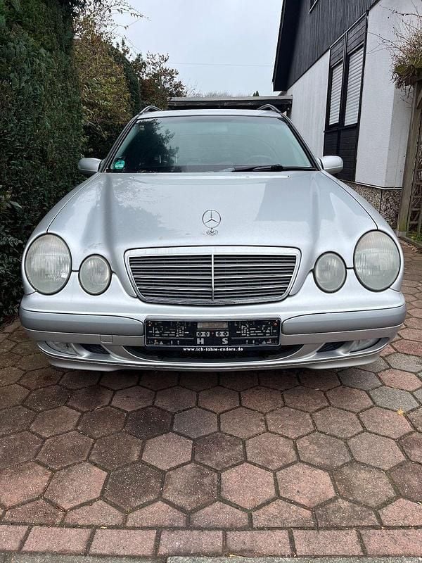 Gebraucht Mercedes E200 Classic 163 PS (119 kW) 2000 Silber Kombi