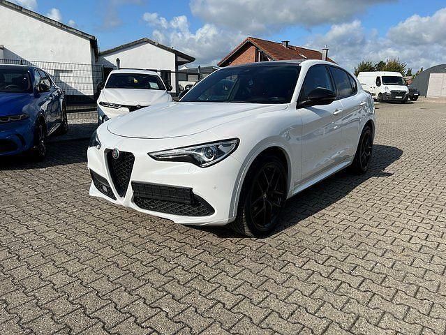 Weiß Gebraucht 2021 Alfa Romeo Stelvio Veloce SUV | 33.800 € (Etwas zu teuer) - Bild 1/4