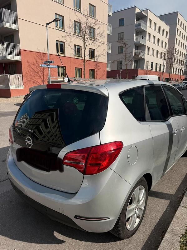 Używany Opel Meriva 101 KM (74 kW) 2011 Srebrny Minivan
