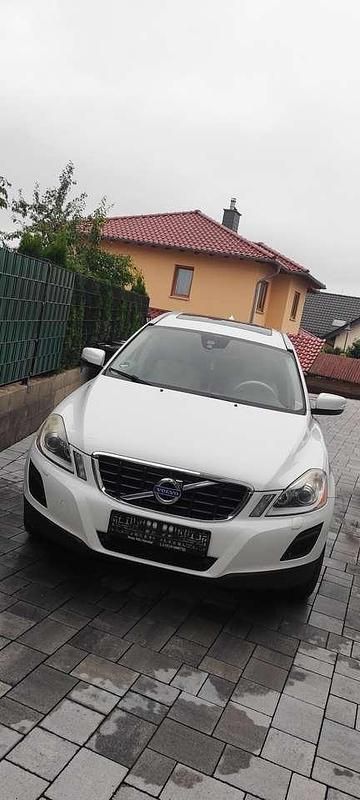 Weiß Gebraucht 2012 Volvo XC60 R-Design SUV | 10.000 € (Fairer Preis) - Bild 1/4