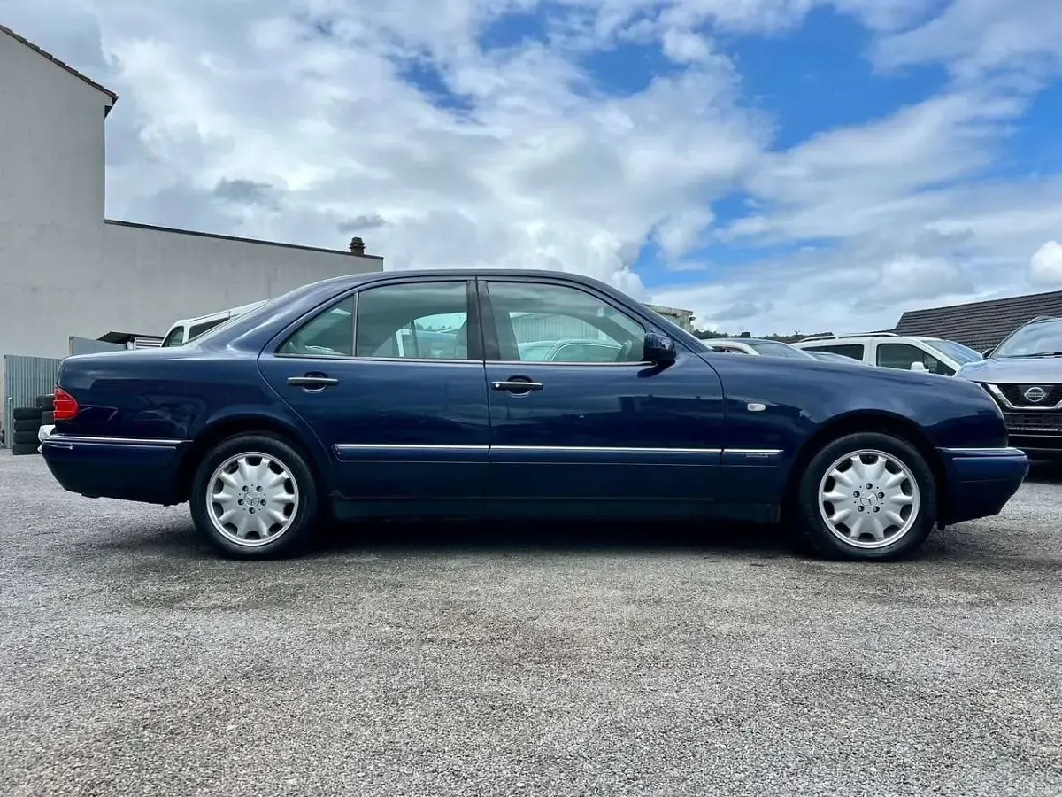 Gebraucht Mercedes E240 Elegance 170 PS (125 kW) 1998 Grün Limousine