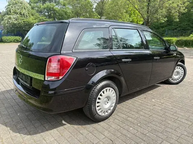 Gebraucht Opel Astra Selection 90 PS (66 kW) 2009 Schwarz Limousine