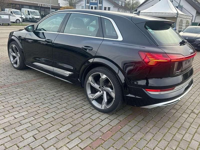 Gebraucht Audi e-tron Sport 369 kW (503 PS) 2022 Schwarz SUV