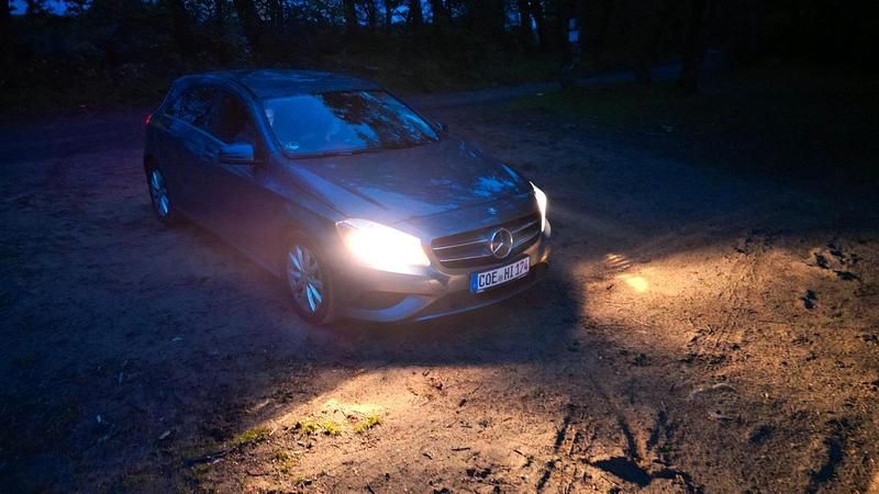 Blau Gebraucht 2012 Mercedes A180 Limousine | 7.000 € (Fairer Preis) - Bild 1/4