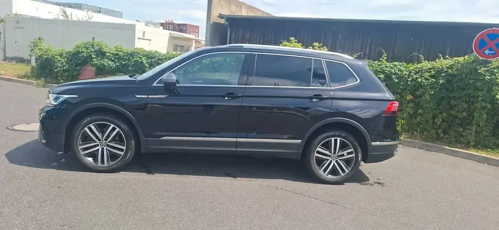 Gebraucht VW Tiguan Allspace Elegance 200 PS (147 kW) 2021 Schwarz SUV
