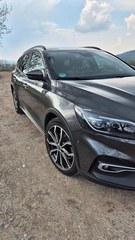Gebraucht Ford Focus Active X 150 PS (110 kW) 2020 Grau Limousine