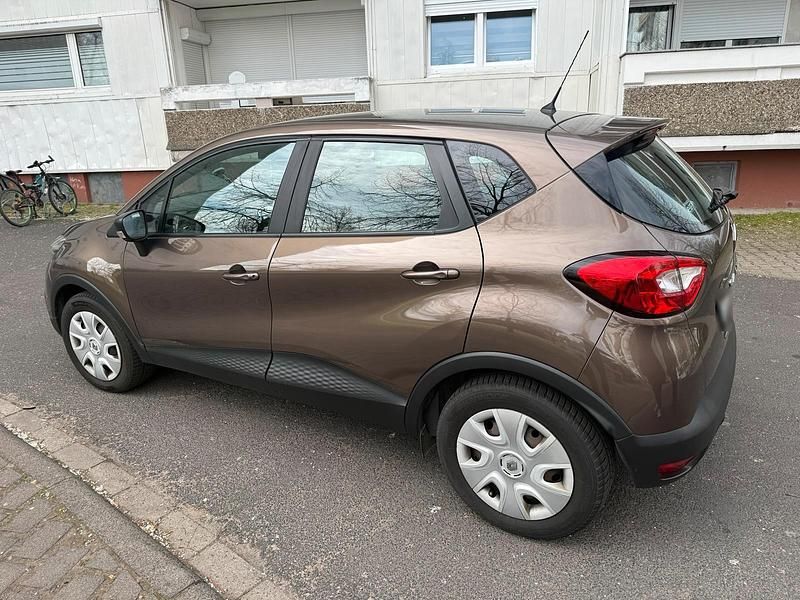 Usado Renault Captur 90 CV (66 kW) 2014 Marrón SUV