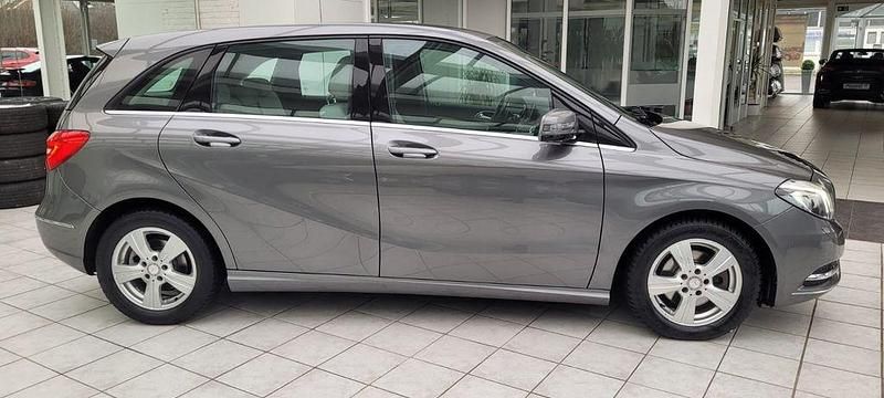 Gebraucht Mercedes B200 156 PS (114 kW) 2013 Grau Van / Kleinbus