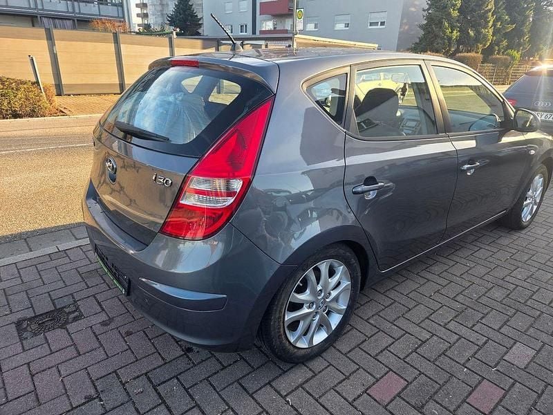 Gebraucht Hyundai i30 Edition+ 109 PS (80 kW) 2010 Schwarz Limousine