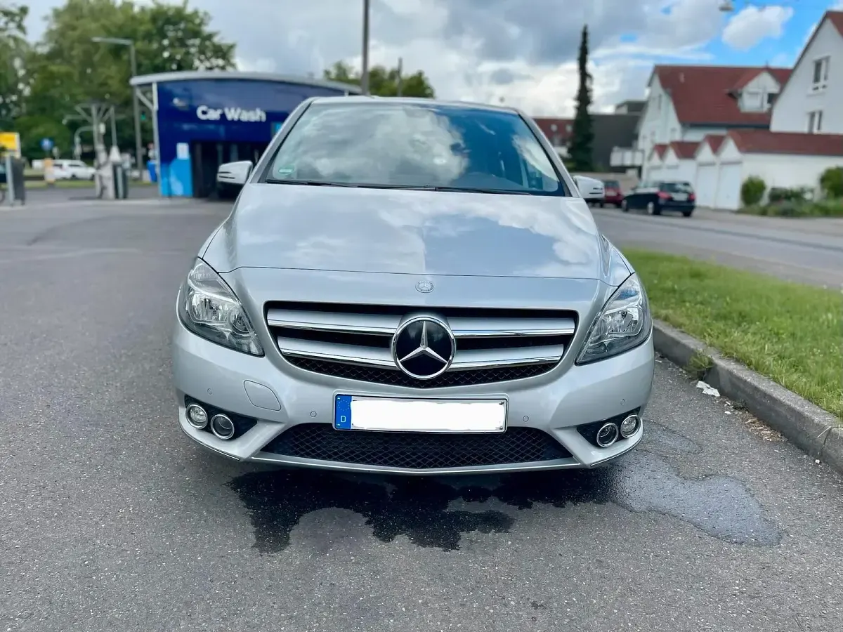 Gebraucht Mercedes B200 153 PS (112 kW) 2012 Silber Kleinwagen