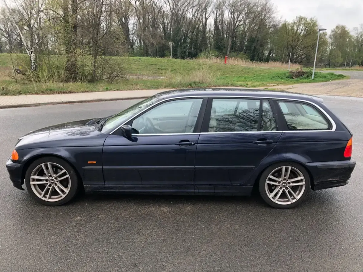 Używany BMW 320 Performance 170 KM (125 kW) 2001 Niebieski Kombi