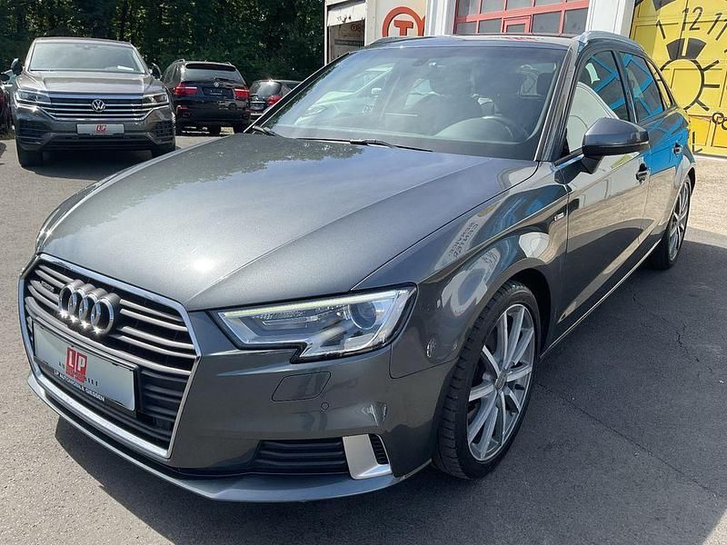 Grau Gebraucht 2017 Audi A3 Sportback S-Line Limousine | 18.990 € (Fairer Preis) - Bild 1/4