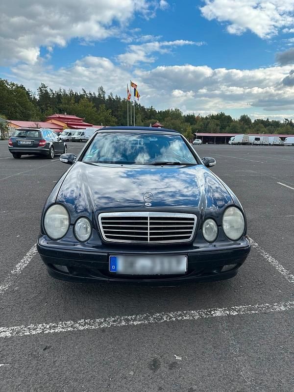 Blau Gebraucht 2001 Mercedes CLK200 Avantgarde Cabrio | 3.200 € (Superpreis) - Bild 1/4