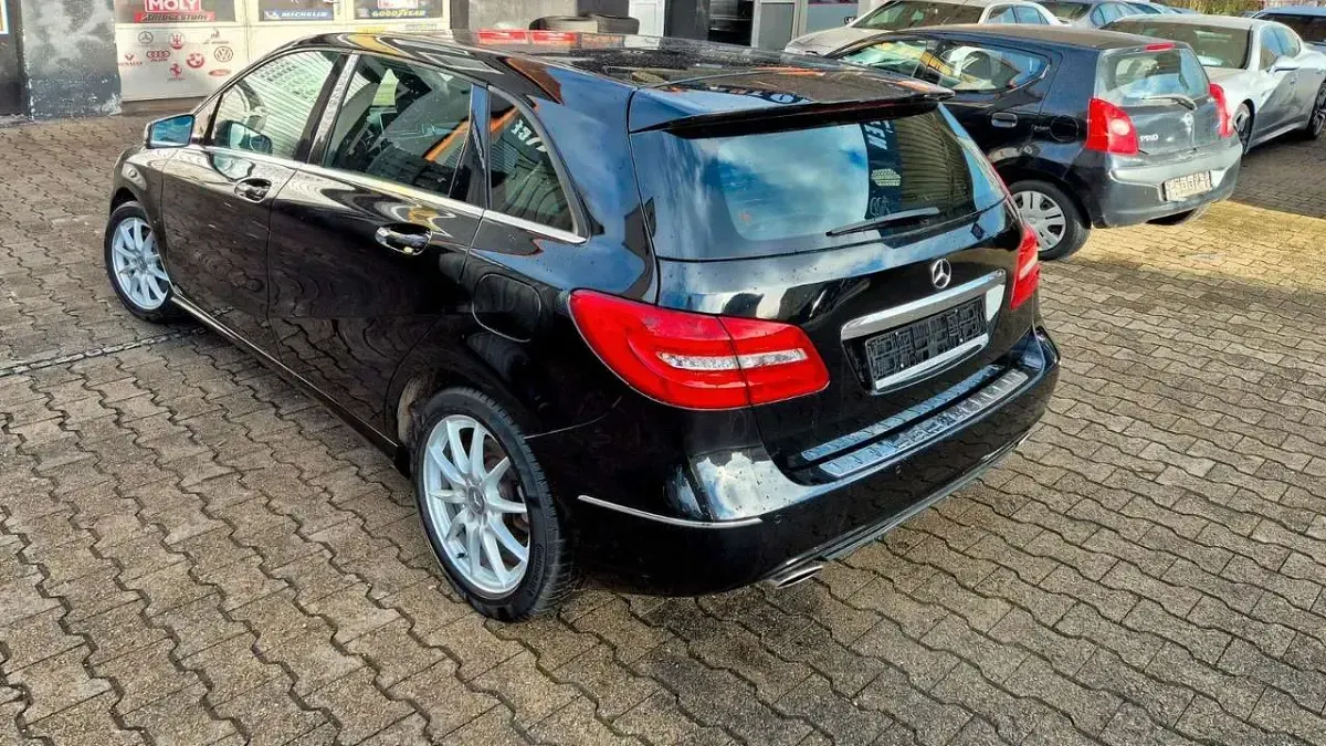 Gebraucht Mercedes B250 211 PS (155 kW) 2013 Schwarz Kleinwagen