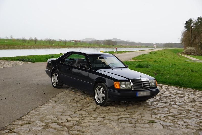 Gebraucht Mercedes E300 180 PS (132 kW) 1987 Blau Coupé