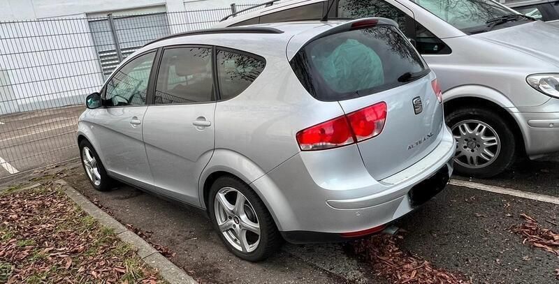 Silber Gebraucht 2010 Seat Altea XL Van / Kleinbus | 3.600 € (Fairer Preis) - Bild 1/4
