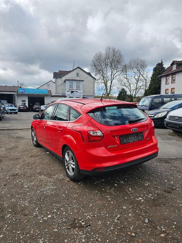 Gebraucht Ford Focus Titanium 125 PS (91 kW) 2013 Rot Kombi
