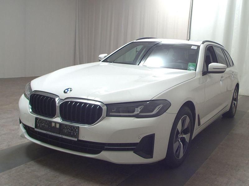 Gebraucht BMW 520 190 PS (139 kW) 2022 Alpinweiss iii Kombi