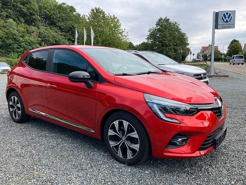 Rot Gebraucht 2022 Renault Clio V Evolution Limousine | 15.290 € (Fairer Preis) - Bild 1/4
