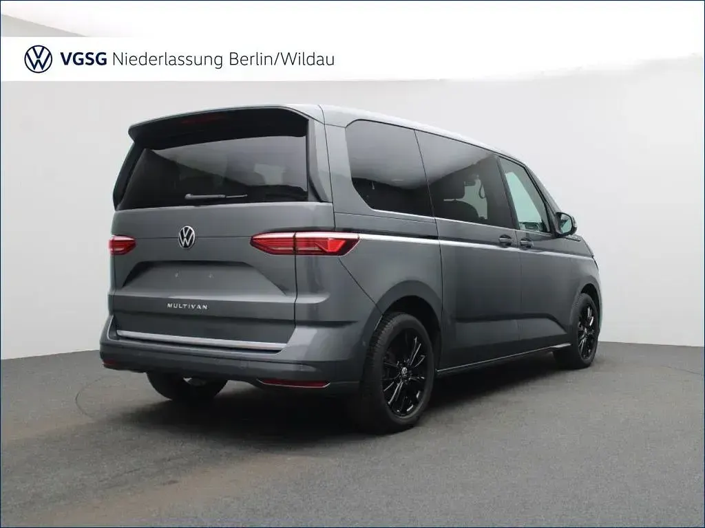 Gebraucht VW Multivan Style 150 PS (110 kW) 2025 Grau Van / Kleinbus