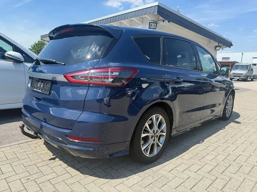 Gebraucht Ford S-MAX ST-Line 160 PS (117 kW) 2018 Blazerblau Van / Kleinbus