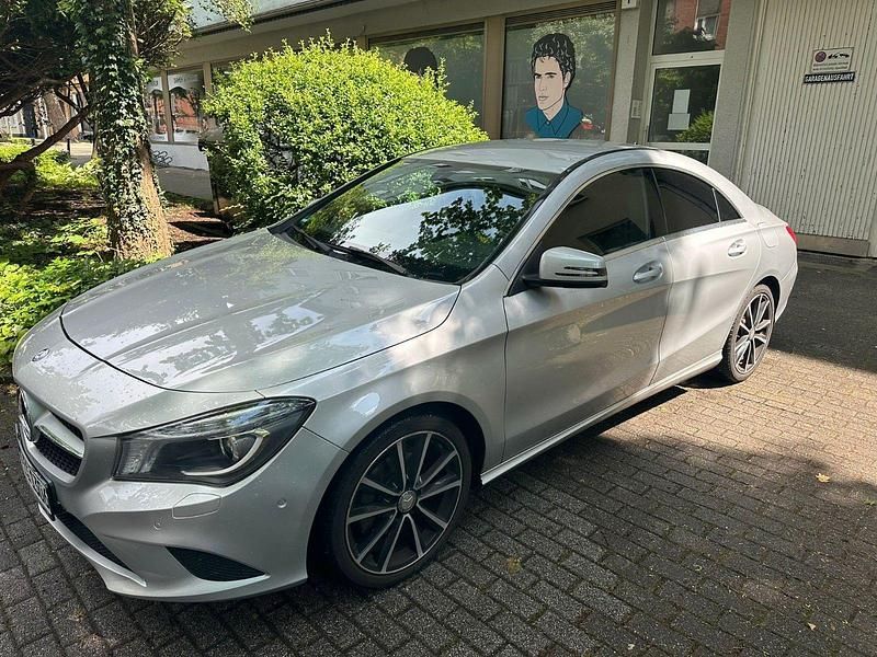 Silber Gebraucht 2014 Mercedes CLA200 Coupé | 14.000 € (Guter Preis) - Bild 1/4