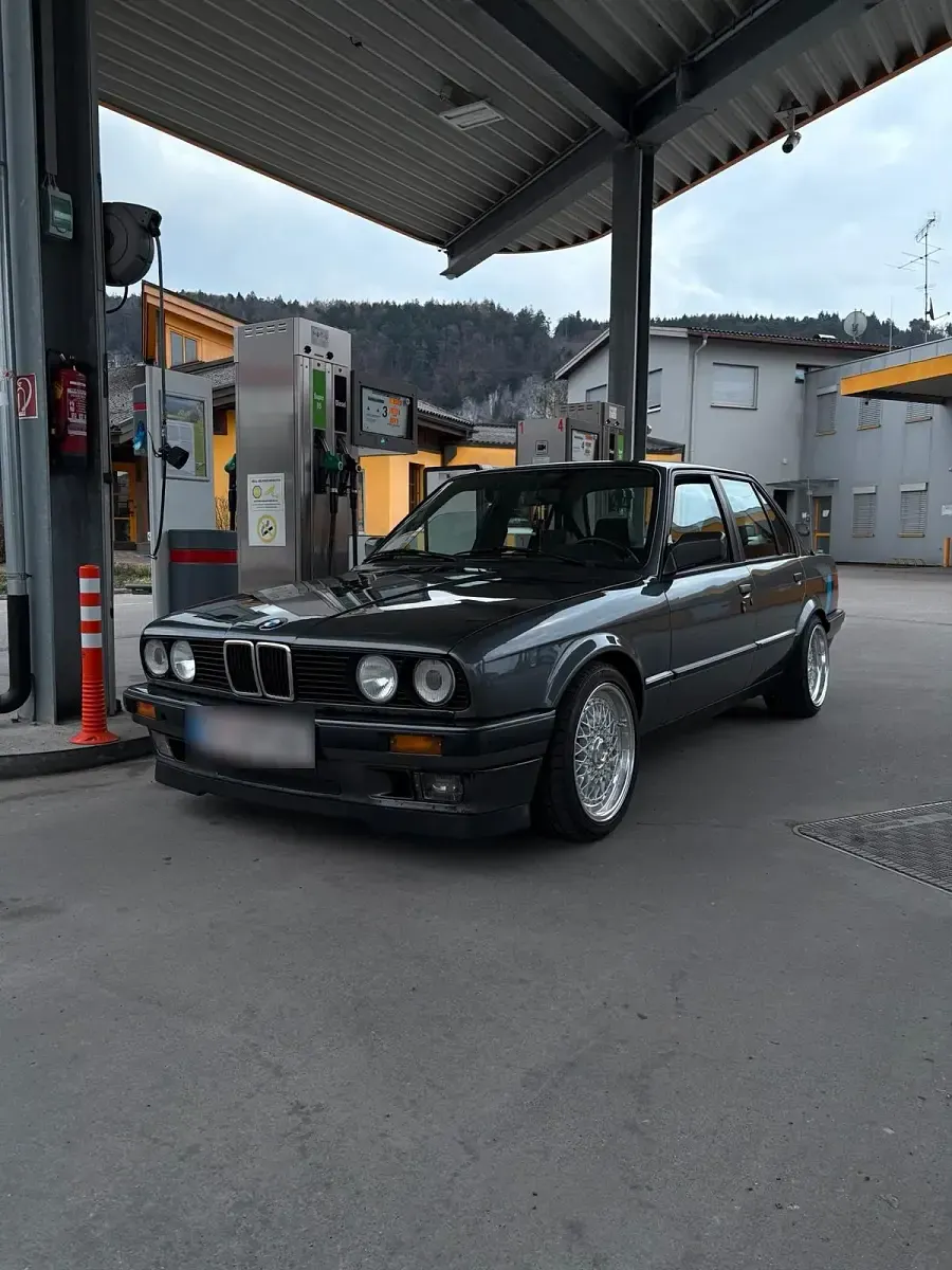 Gebraucht BMW 320 129 PS (94 kW) 1988 Grau Limousine
