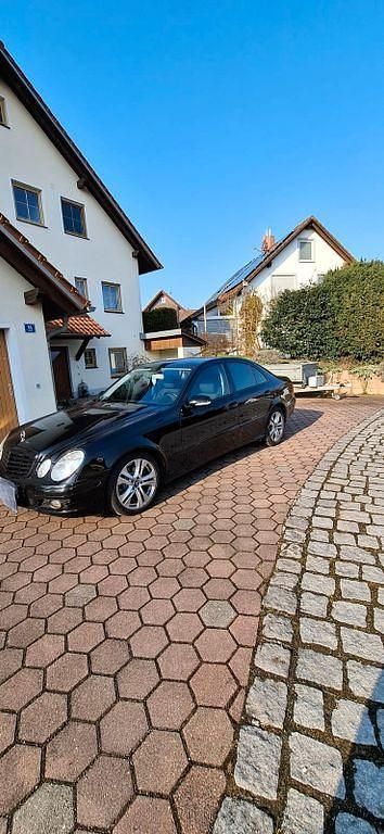 Gebraucht Mercedes E200 Classic 136 PS (100 kW) 2008 Schwarz Limousine