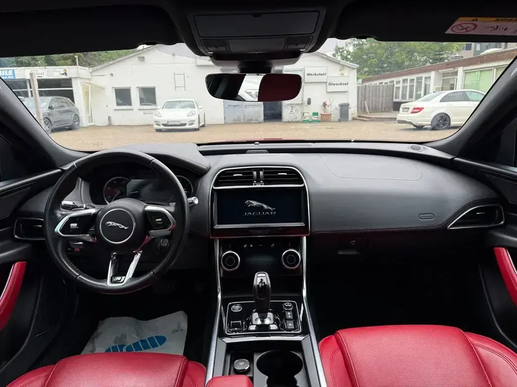 Gebraucht Jaguar XE R-Dynamic 250 PS (183 kW) 2020 Rot Limousine