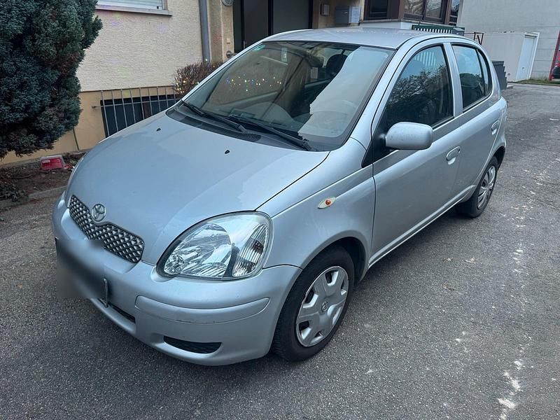 Silber Gebraucht 2006 Toyota Yaris Limousine | 1.700 € (Guter Preis) - Bild 1/4